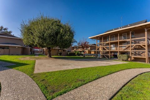 Tiny photo for 110 Roundtable #8 Drive, SAN JOSE, CA 95111 (MLS # ML82029667)