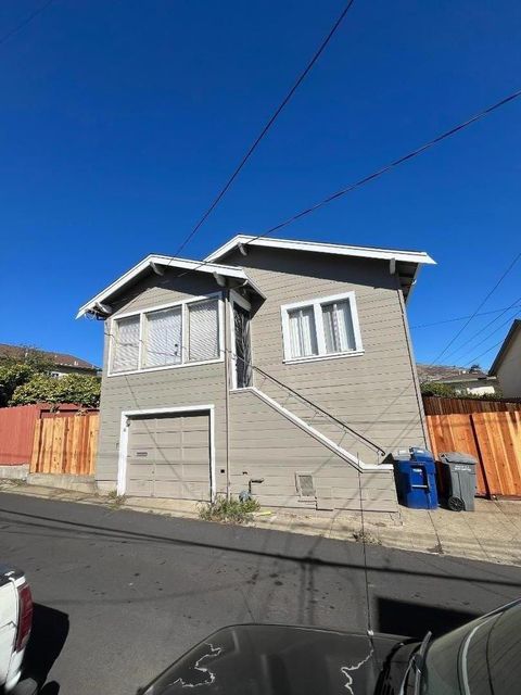 Photo of 210 7th Lane, SOUTH SAN FRANCISCO, CA 94080 (MLS # ML82026519)