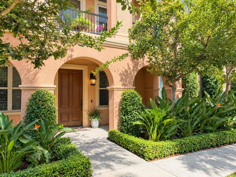 Photo of 83 Mayfair, IRVINE, CA 92620 (MLS # ML82065534)