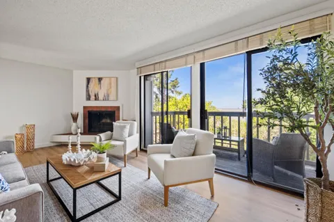 70 Forest Ridge Road Unit 22, Monterey, CA 93940 - MLS#: ML82004997