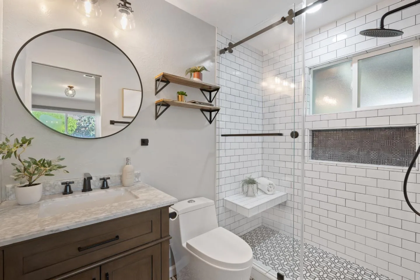 Sunnyvale, California 94087, United States, 4 Bedrooms Bedrooms, ,2 BathroomsBathrooms,Residential,Pending,124069