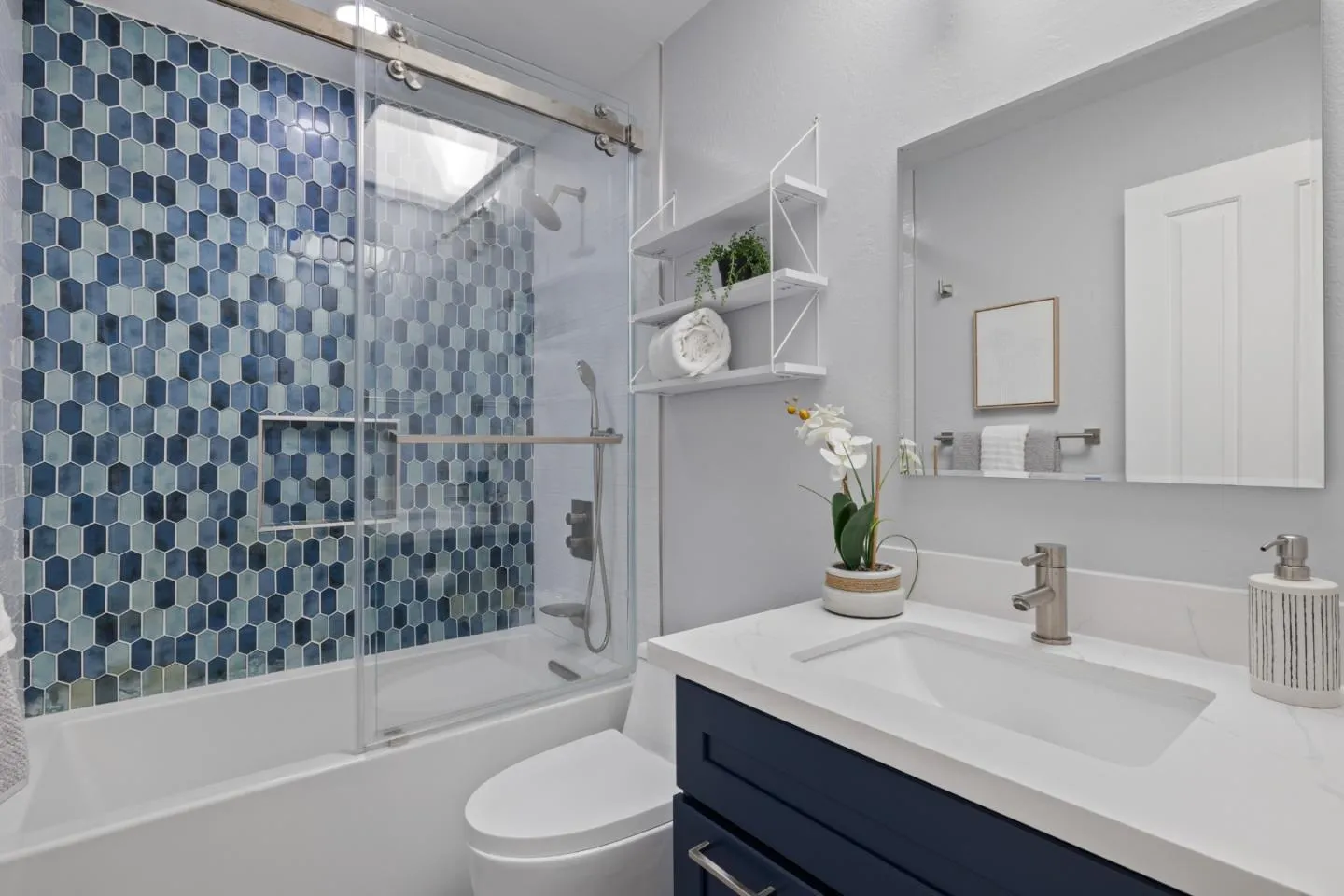 Sunnyvale, California 94087, United States, 4 Bedrooms Bedrooms, ,2 BathroomsBathrooms,Residential,Pending,124069