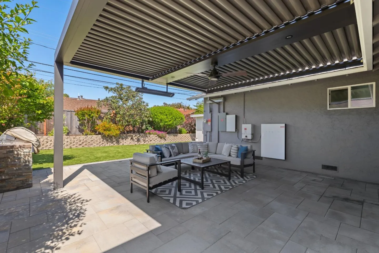 Sunnyvale, California 94087, United States, 4 Bedrooms Bedrooms, ,2 BathroomsBathrooms,Residential,Pending,124069