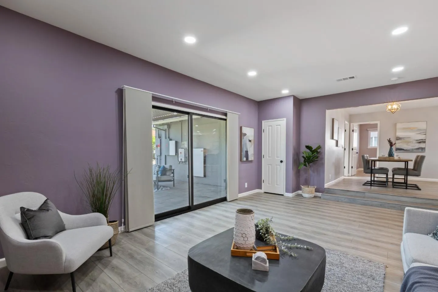 Sunnyvale, California 94087, United States, 4 Bedrooms Bedrooms, ,2 BathroomsBathrooms,Residential,Pending,124069