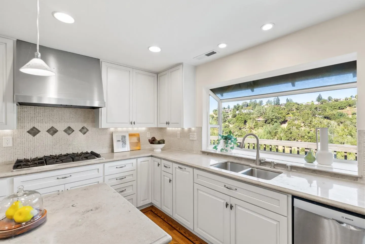 Redwood City, California 94062, United States, 4 Bedrooms Bedrooms, ,3 BathroomsBathrooms,Residential,Active,5674