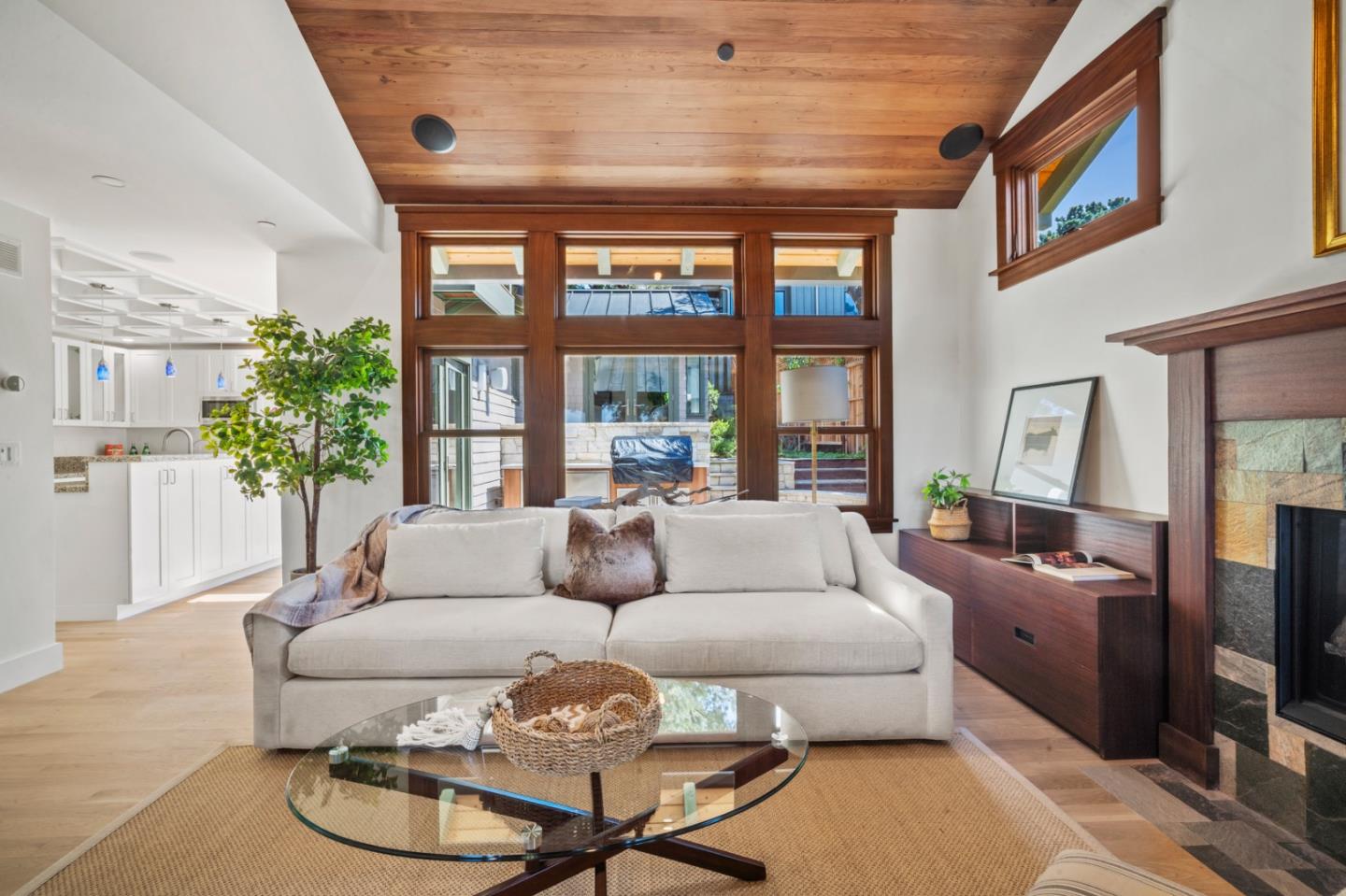 0 Lincoln 3 NE of 5th Street