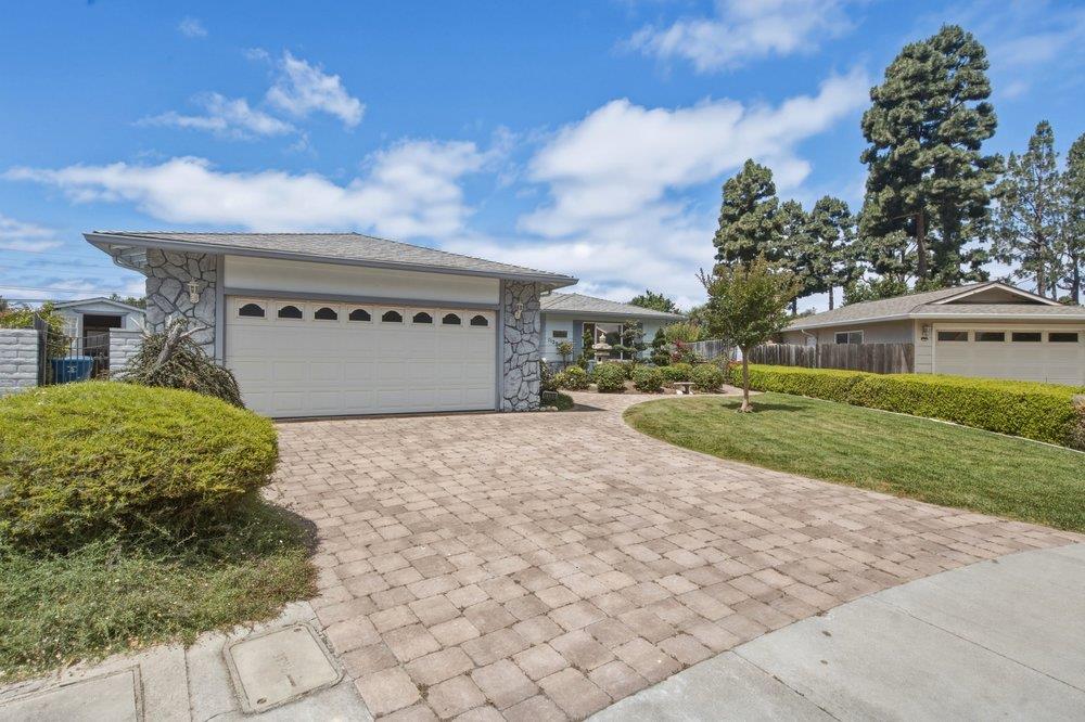 1120 Woodside Circle