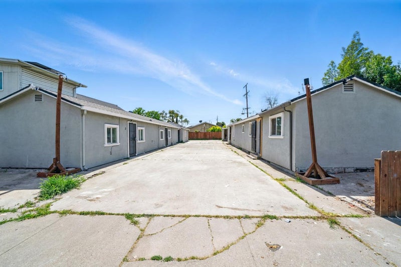 462 Delhi Avenue