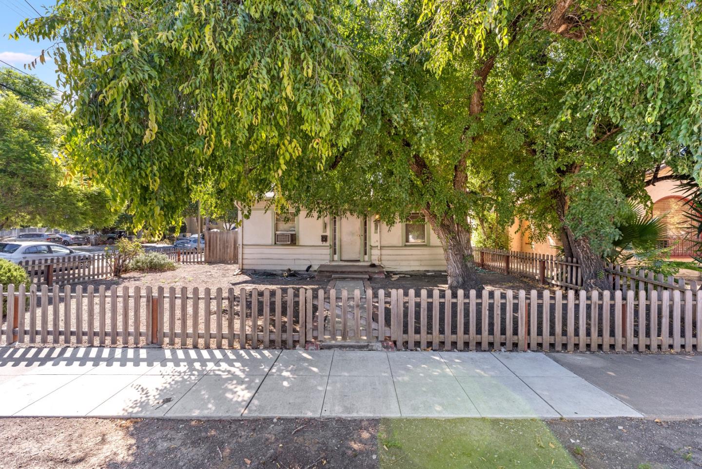 1004 Vermont Street