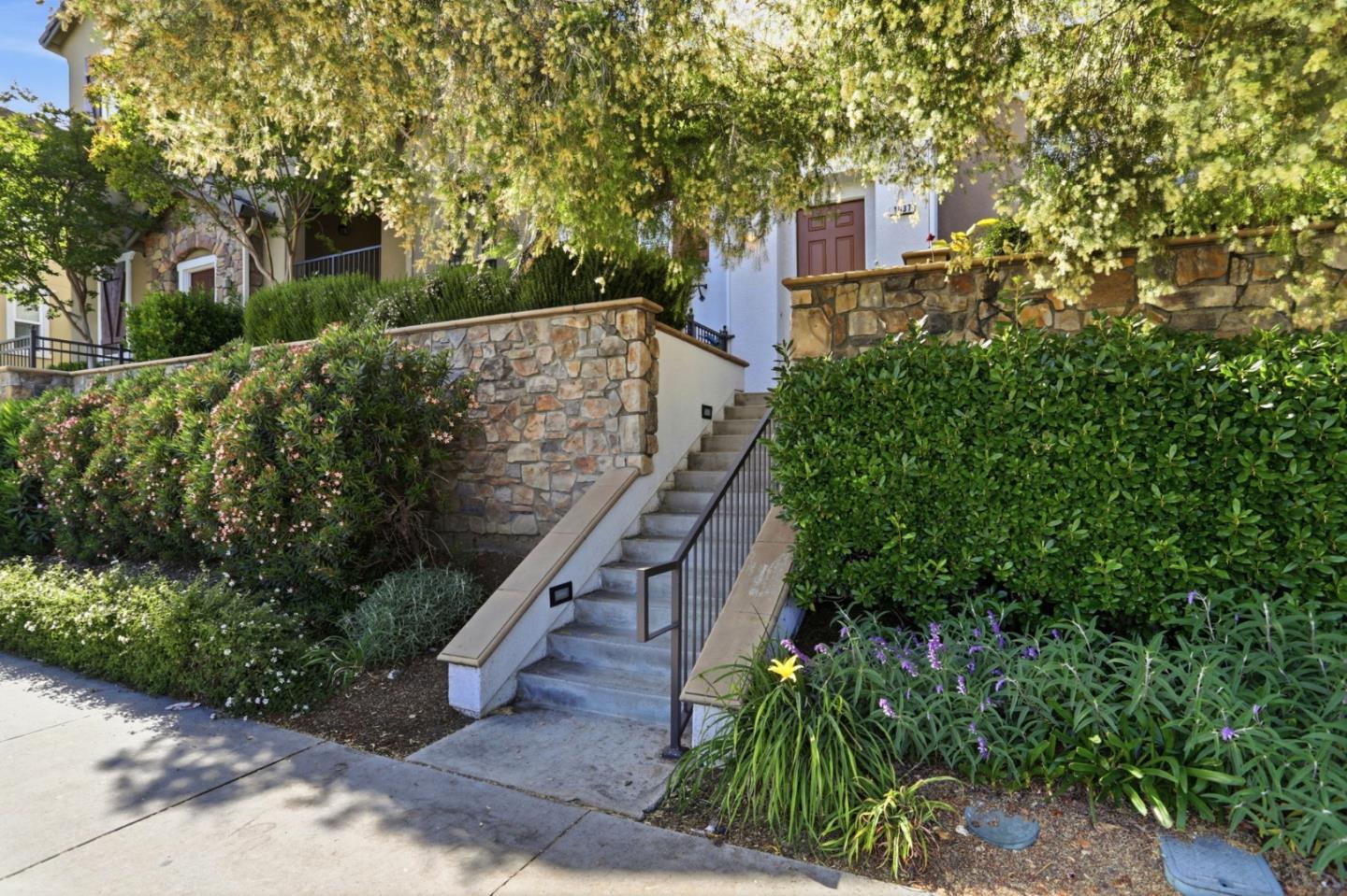1637 Mabury Road