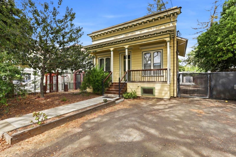 912 South 3rd Street