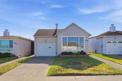Photo of 605 Skyline Drive, Daly City, CA 94015 (MLS # ML82046258)