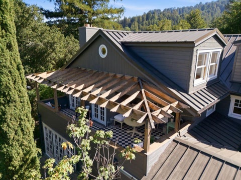Photo of 133 Russell Avenue, PORTOLA VALLEY, CA 94028 (MLS # ML82056981)