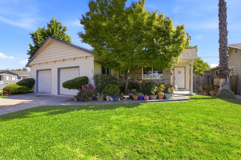 986 West Hacienda Avenue