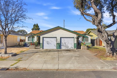 Photo of 1643 Stardust Court, SANTA CLARA, CA 95050 (MLS # ML82064367)