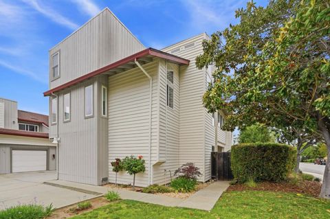 Tiny photo for 702 Winstead Court, Sunnyvale, CA 94087 (MLS # ML82046080)