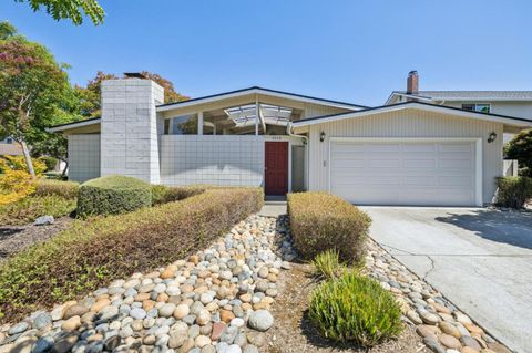 Photo of 5573 Bigoak Drive, SAN JOSE, CA 95129 (MLS # ML82053672)