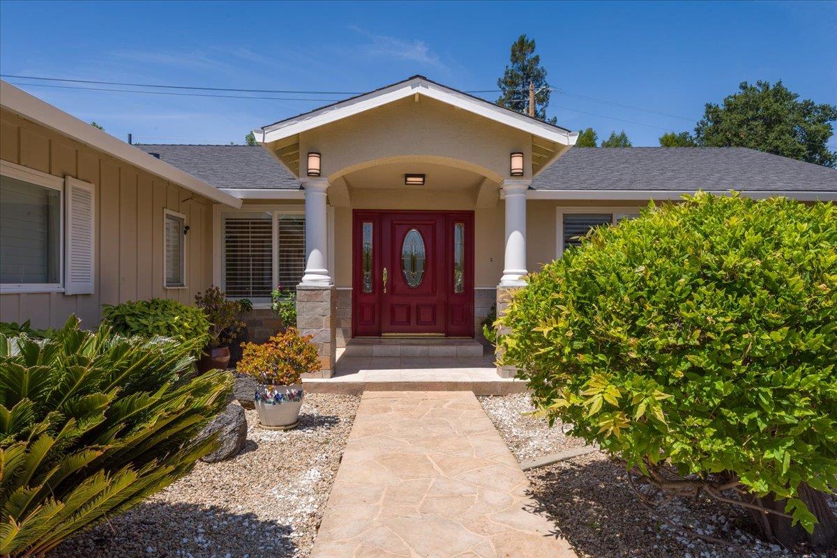 1027 EDMONDS Court