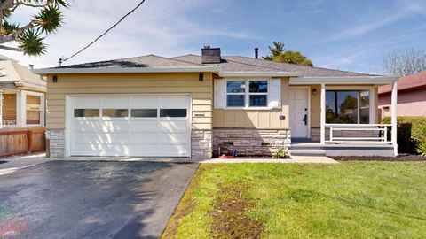 Photo of 215 Wisteria Drive, EAST PALO ALTO, CA 94303 (MLS # ML82041878)