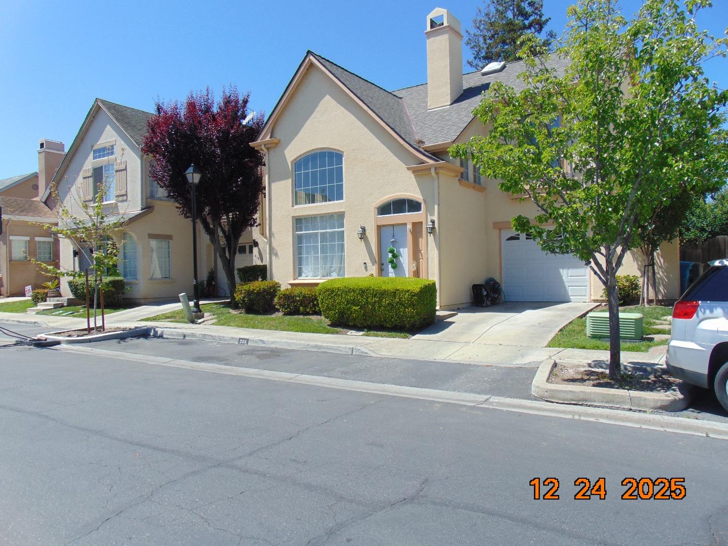 208 Holland Circle