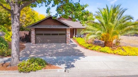 Photo of 701 Christine Drive, PALO ALTO, CA 94303 (MLS # ML82053169)