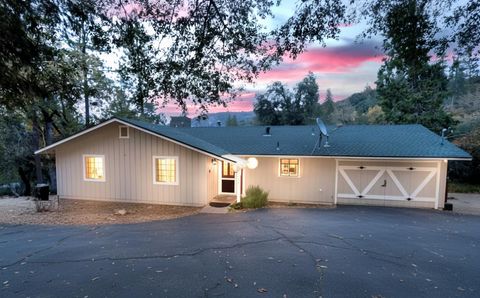 Photo of 51159 Road 632, OAKHURST, CA 93644 (MLS # ML82045460)