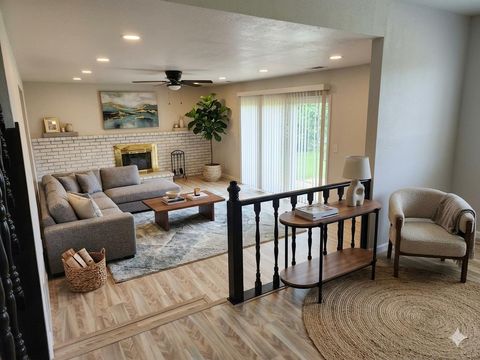 Tiny photo for 100 Yellowood Place, PITTSBURG, CA 94565 (MLS # ML82040748)