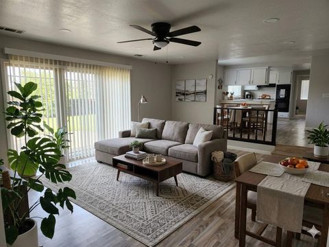 Tiny photo for 100 Yellowood Place, PITTSBURG, CA 94565 (MLS # ML82040748)