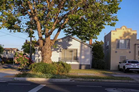 2570 Havenscourt Boulevard, Oakland, CA 94605 - #: ML82011101