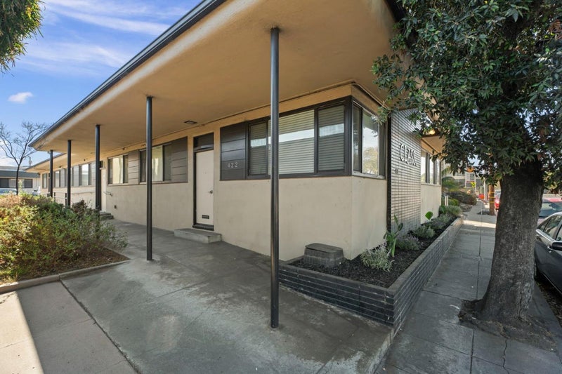 422 Peninsula Avenue