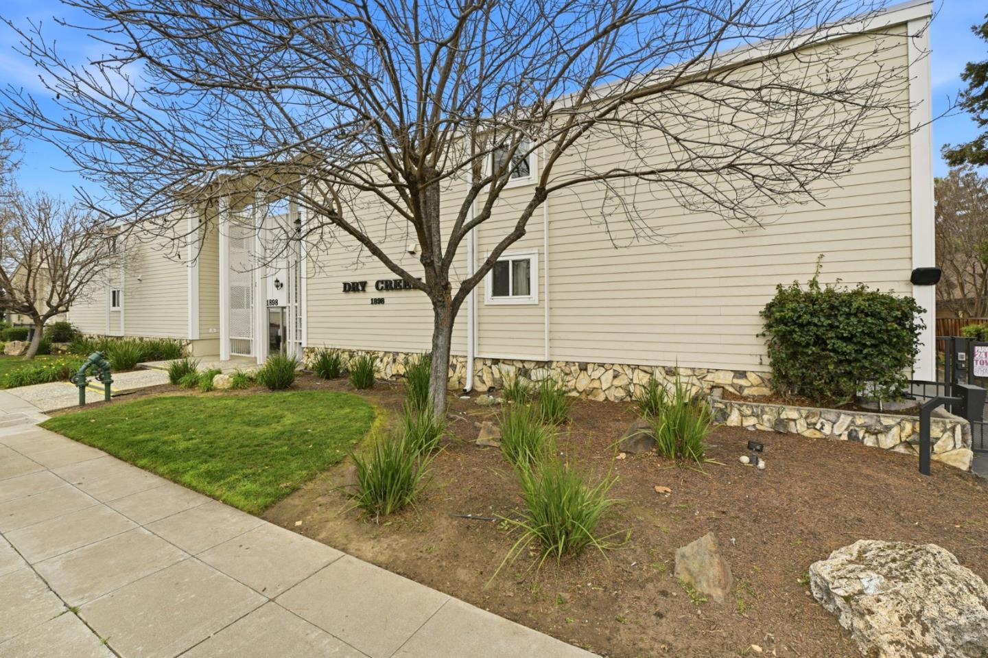 1898 Meridian Avenue 24