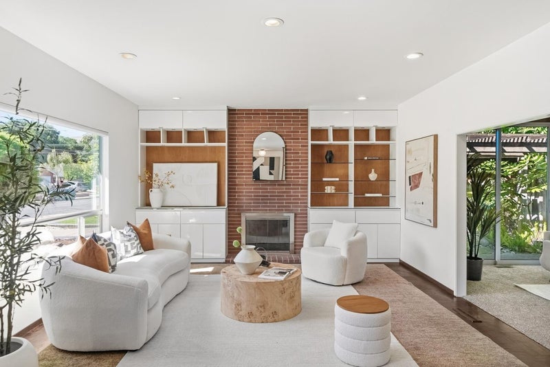 330 Hillview Drive