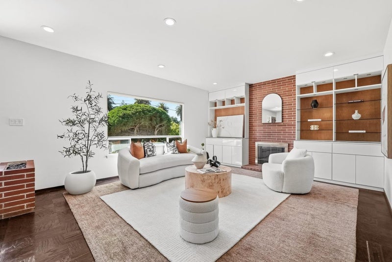 330 Hillview Drive