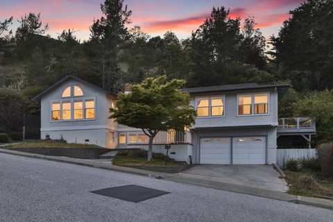 Photo of 1050 Yosemite Dr Dr, PACIFICA, CA 94044 (MLS # ML82030521)