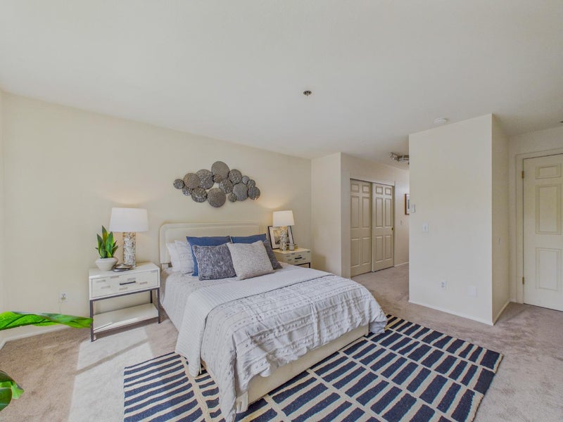 1271 Poplar Avenue 209