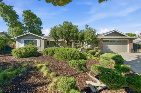 Photo of 939 Cherrystone Drive, LOS GATOS, CA 95032 (MLS # ML82041009)