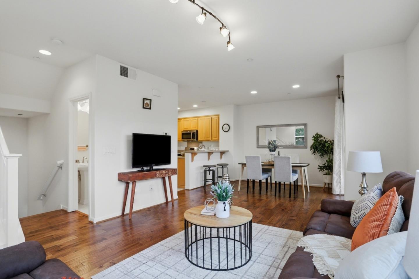 636 Messina Gardens Lane