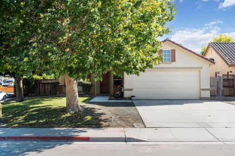 Photo of 1261 South Street, HOLLISTER, CA 95023 (MLS # ML82023680)