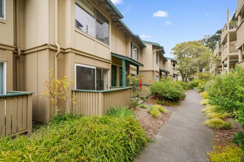 385 Mandarin Drive Unit 11, Daly City, CA 94015 - #: ML82040544