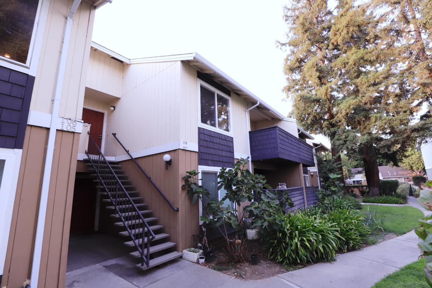 2599 Easton Lane 108