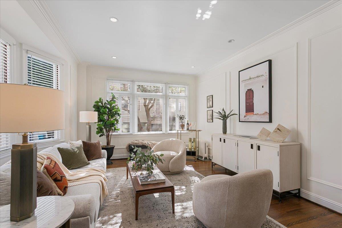 1990 Green Street 107