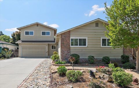 Photo of 898 Hummingbird Drive, SAN JOSE, CA 95125 (MLS # ML82040931)