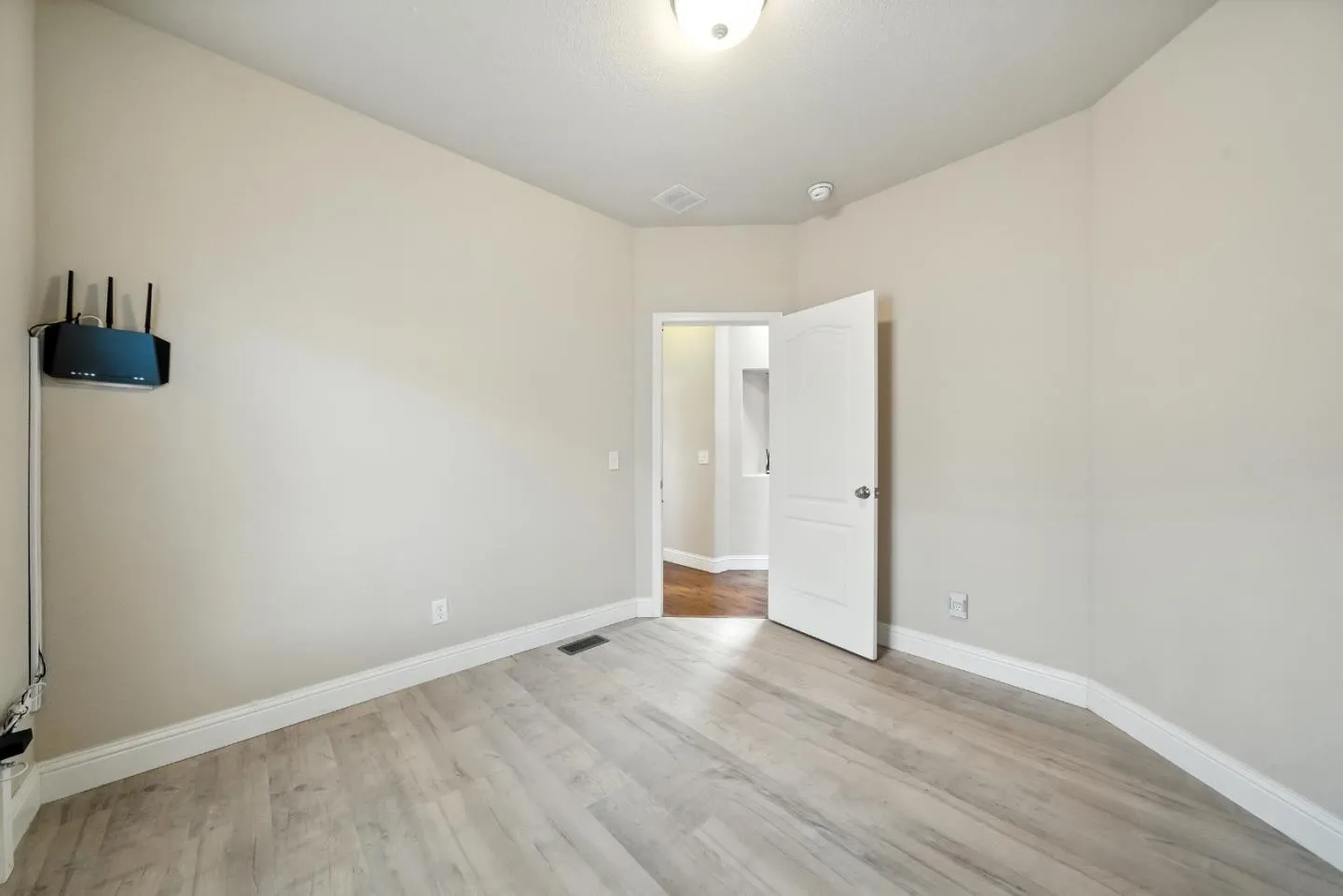 Mountain View, California 94041, United States, 3 Bedrooms Bedrooms, ,2 BathroomsBathrooms,Residential,Active,159507