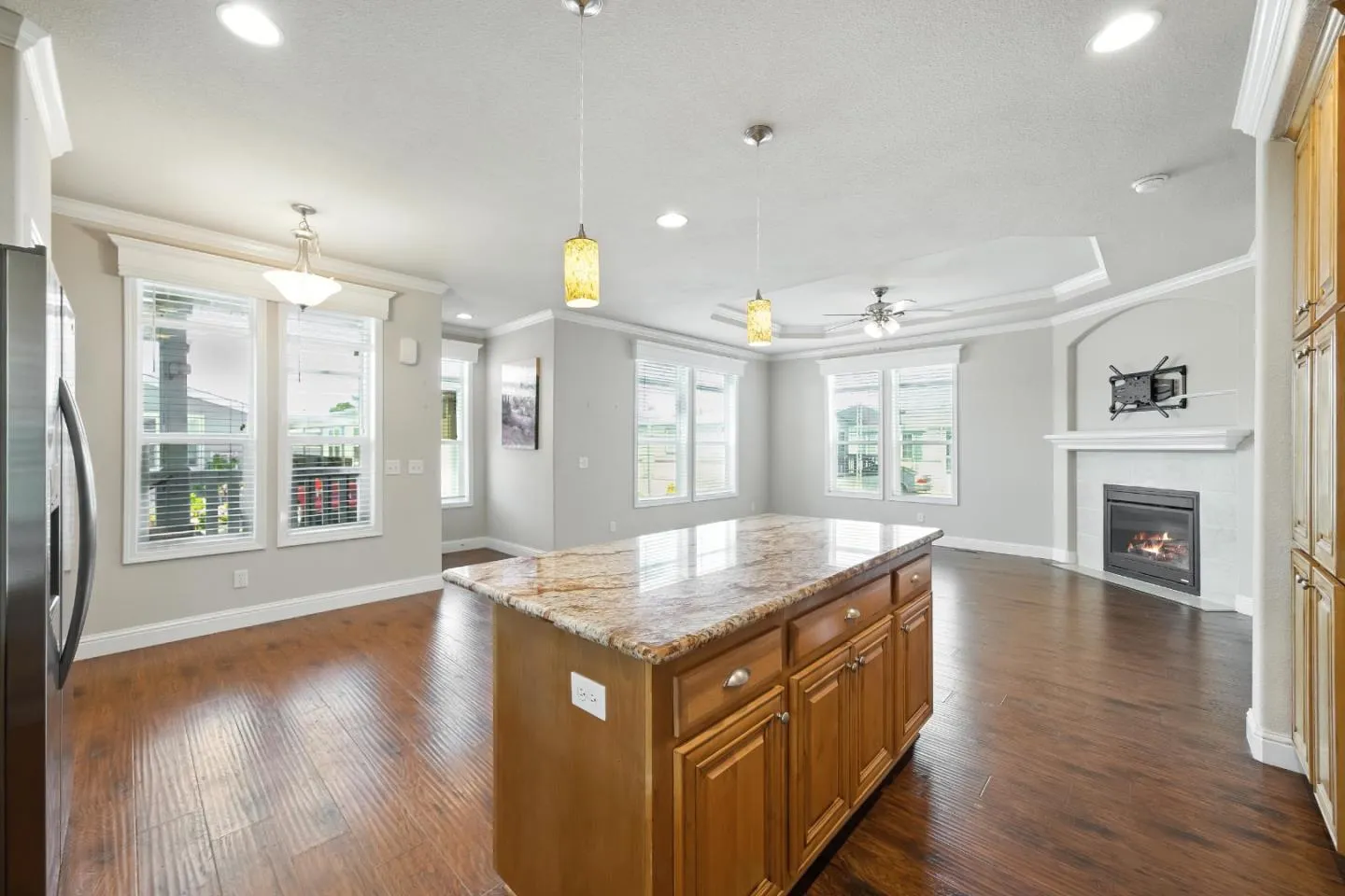 Mountain View, California 94041, United States, 3 Bedrooms Bedrooms, ,2 BathroomsBathrooms,Residential,Active,159507