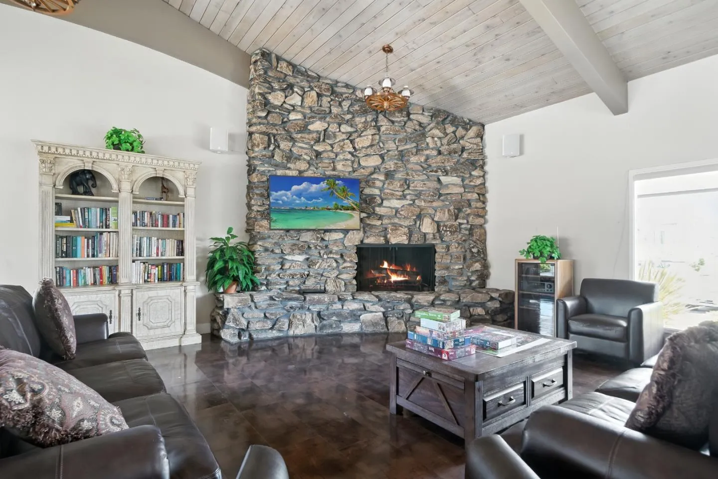 Mountain View, California 94041, United States, 3 Bedrooms Bedrooms, ,2 BathroomsBathrooms,Residential,Active,159507