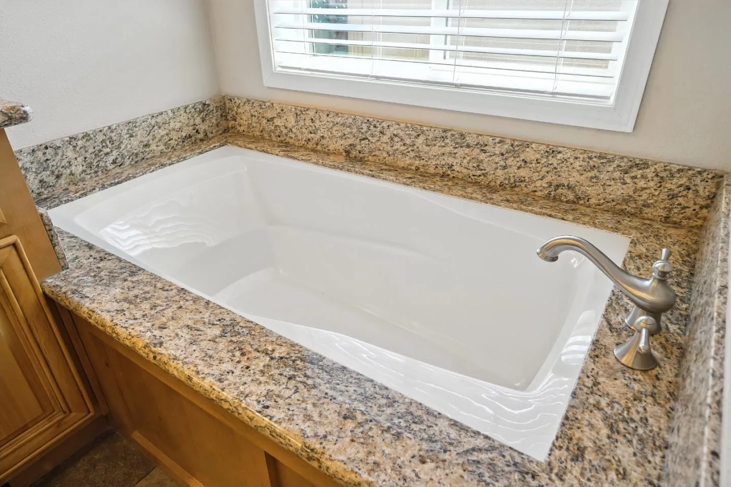 Mountain View, California 94041, United States, 3 Bedrooms Bedrooms, ,2 BathroomsBathrooms,Residential,Active,159507