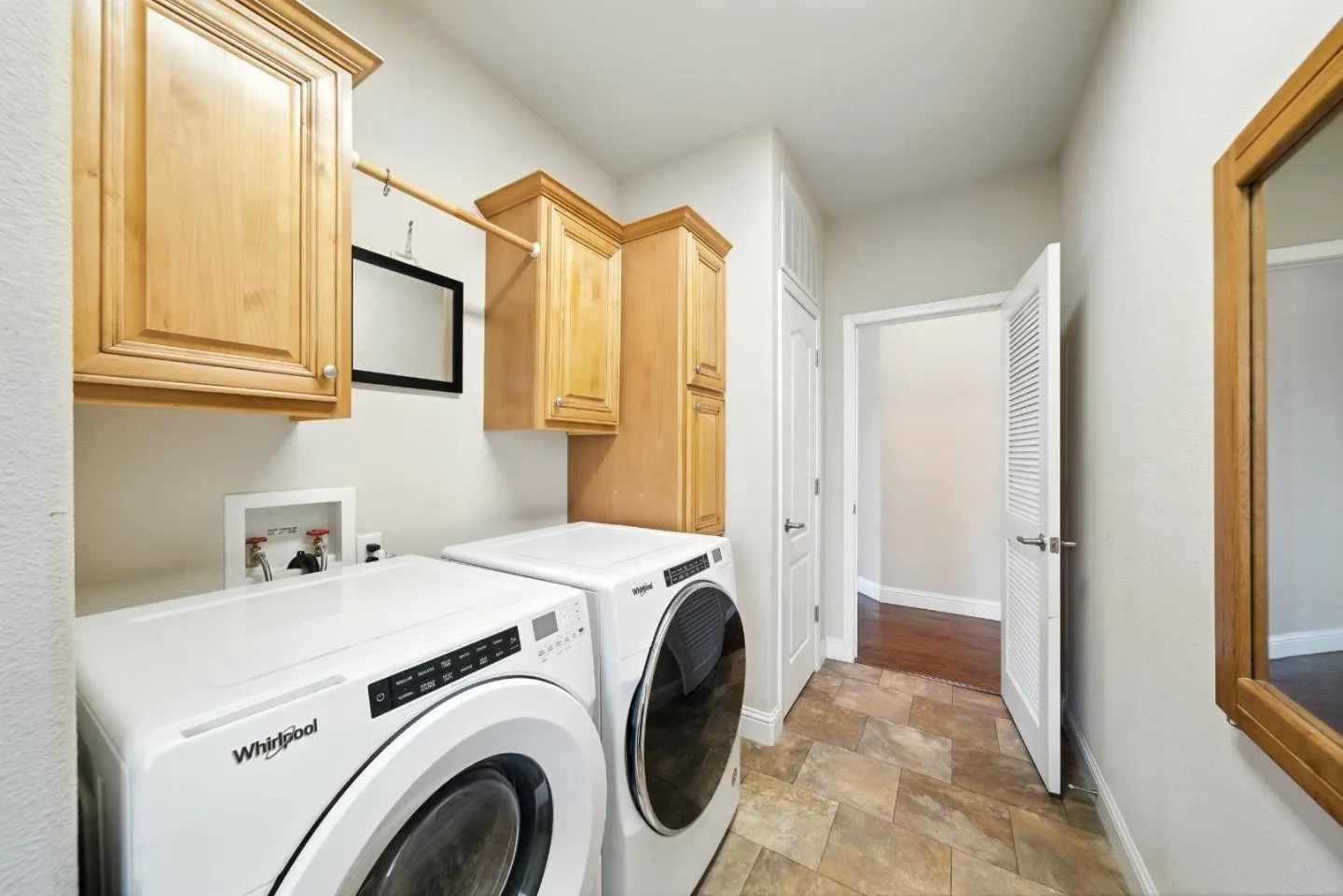 Mountain View, California 94041, United States, 3 Bedrooms Bedrooms, ,2 BathroomsBathrooms,Residential,Active,159507