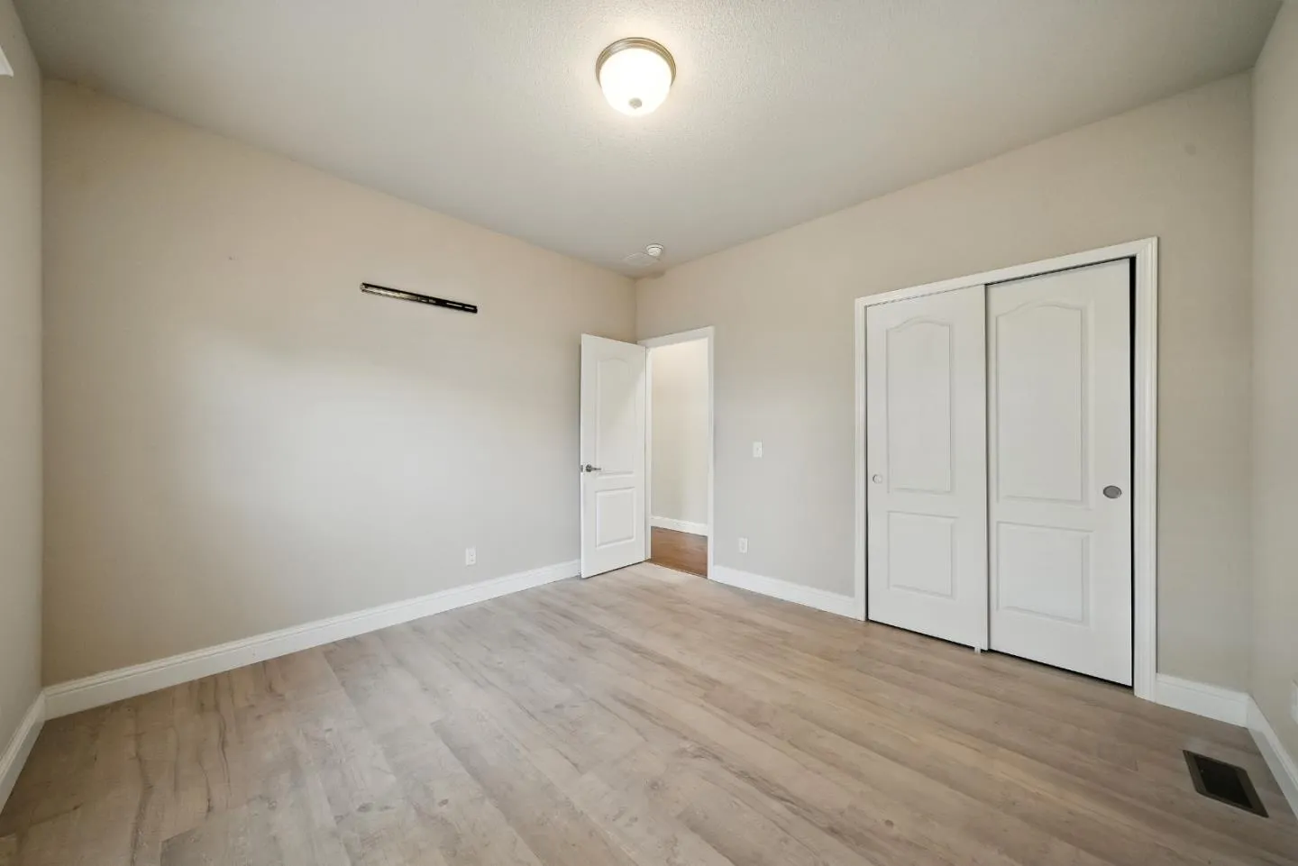 Mountain View, California 94041, United States, 3 Bedrooms Bedrooms, ,2 BathroomsBathrooms,Residential,Active,159507