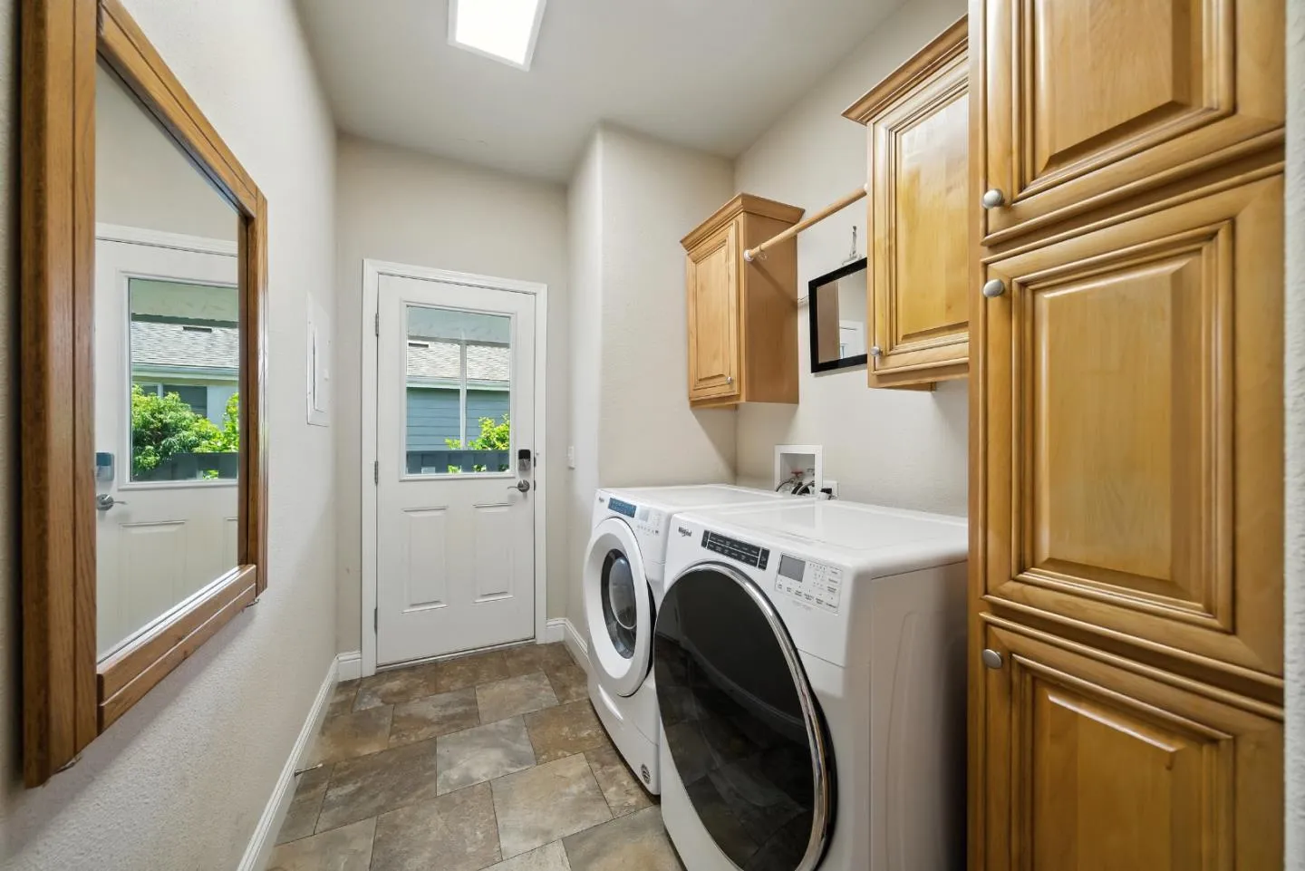 Mountain View, California 94041, United States, 3 Bedrooms Bedrooms, ,2 BathroomsBathrooms,Residential,Active,159507