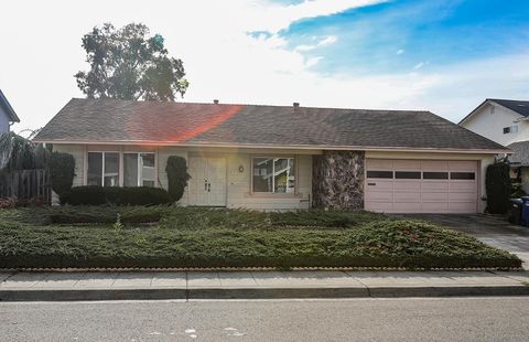 Photo of 3621 La Mesa Drive, HAYWARD, CA 94542 (MLS # ML82029550)